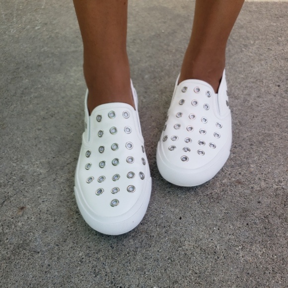 🚨LAST PAIR!!//The Veronica//White Sneakers - Picture 6 of 7